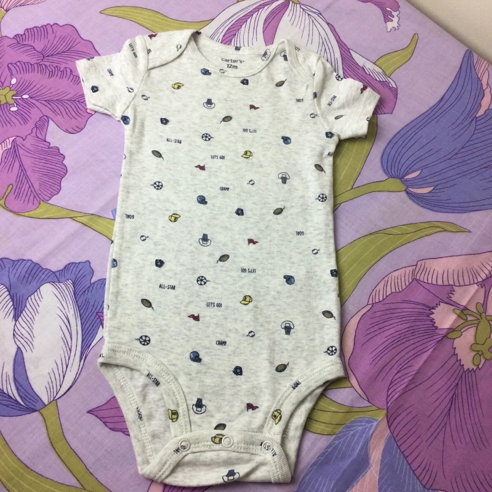 NWOT Carter’s  2 Pz Baby Boy Onesies short sleeves 12M